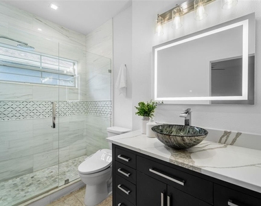 4802 W Beachway Drive - Photo Thumbnail 16