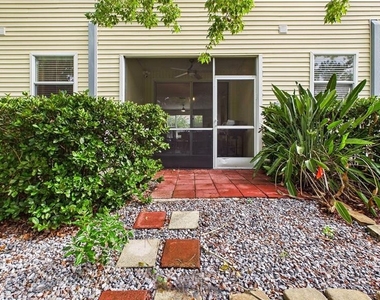 12426 Country White Circle - Photo Thumbnail 24