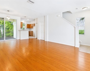 12426 Country White Circle - Photo Thumbnail 6