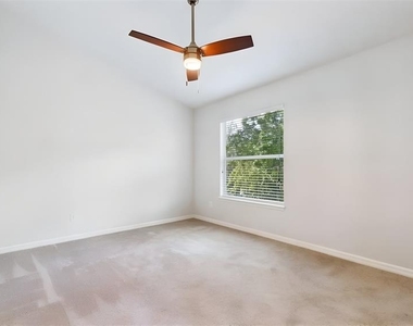 12426 Country White Circle - Photo Thumbnail 21