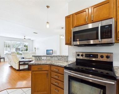 12426 Country White Circle - Photo Thumbnail 7
