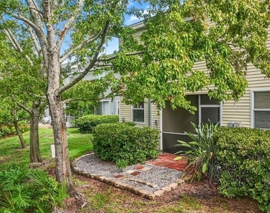 12426 Country White Circle - Photo Thumbnail 25