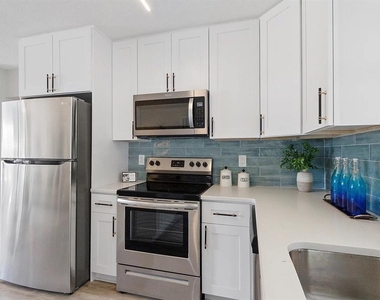 4721 W Wisconsin Avenue - Photo Thumbnail 6