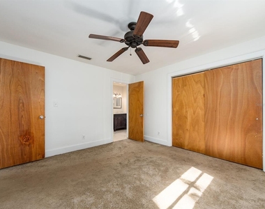 2242 Indian Avenue S - Photo Thumbnail 9