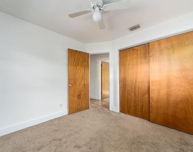 2242 Indian Avenue S - Photo Thumbnail 12
