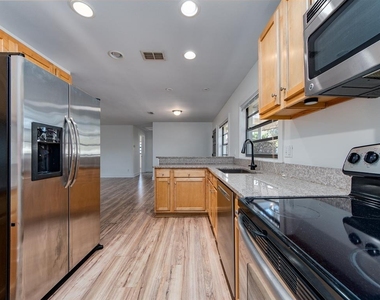 2242 Indian Avenue S - Photo Thumbnail 5