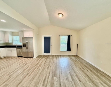 2904 E Columbus Drive - Photo Thumbnail 9