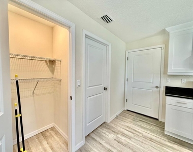 2904 E Columbus Drive - Photo Thumbnail 18