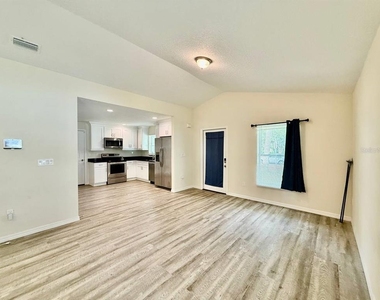 2904 E Columbus Drive - Photo Thumbnail 10