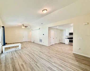 2904 E Columbus Drive - Photo Thumbnail 5