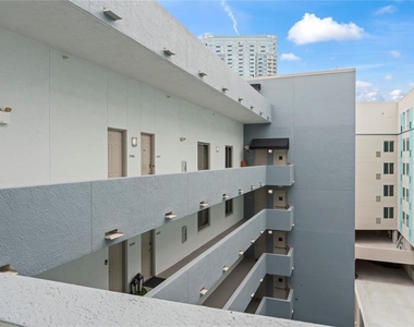 1108 N Franklin Street - Photo Thumbnail 30