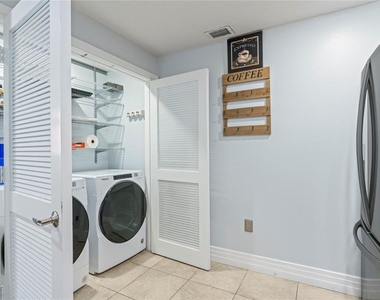 1108 N Franklin Street - Photo Thumbnail 19