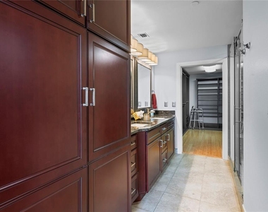 1108 N Franklin Street - Photo Thumbnail 7