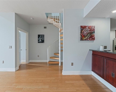 1108 N Franklin Street - Photo Thumbnail 17