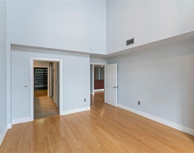 1108 N Franklin Street - Photo Thumbnail 6