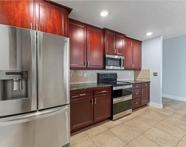 1108 N Franklin Street - Photo Thumbnail 15
