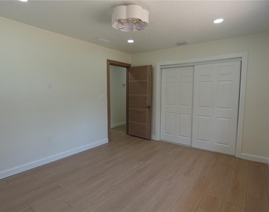 5 S Hercules Avenue - Photo Thumbnail 24