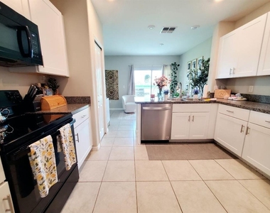 7026 Samuel Ivy Drive - Photo Thumbnail 12