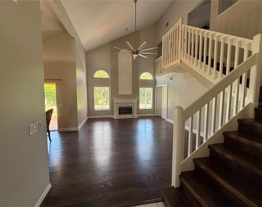 3231 Castle Rock Circle - Photo Thumbnail 2