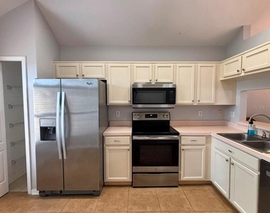 3231 Castle Rock Circle - Photo Thumbnail 4