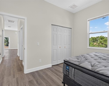 3022 W Douglas Street - Photo Thumbnail 10