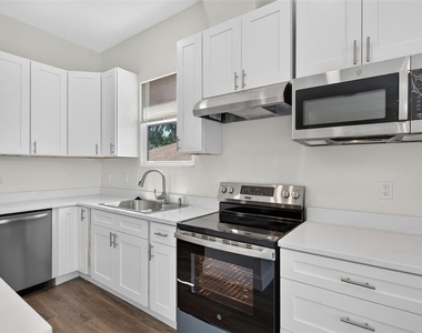 3022 W Douglas Street - Photo Thumbnail 3