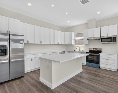 3022 W Douglas Street - Photo Thumbnail 2