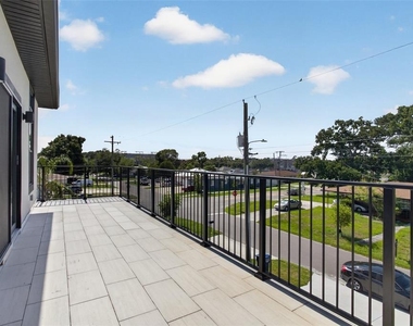 3022 W Douglas Street - Photo Thumbnail 5