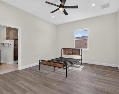 3022 W Douglas Street - Photo Thumbnail 6