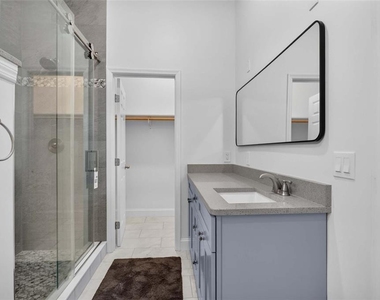 3022 W Douglas Street - Photo Thumbnail 8