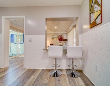 10802 Mohawk Road - Photo Thumbnail 9