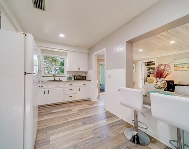 10802 Mohawk Road - Photo Thumbnail 10