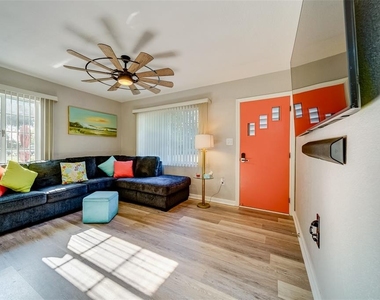 10802 Mohawk Road - Photo Thumbnail 2