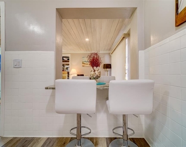 10802 Mohawk Road - Photo Thumbnail 8