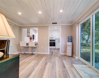10802 Mohawk Road - Photo Thumbnail 14