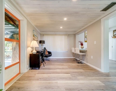 10802 Mohawk Road - Photo Thumbnail 13