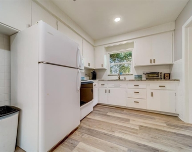 10802 Mohawk Road - Photo Thumbnail 5