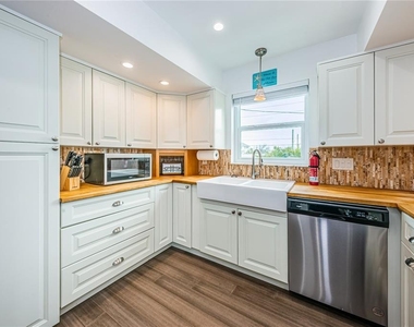 8432 W Gulf Boulevard - Photo Thumbnail 24