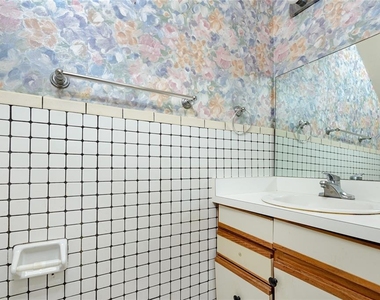 1023 Spring Meadow Drive - Photo Thumbnail 10