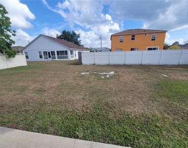 319 Alegriano Court - Photo Thumbnail 15