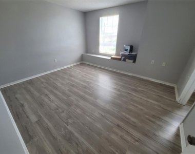 319 Alegriano Court - Photo Thumbnail 12