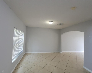 319 Alegriano Court - Photo Thumbnail 5