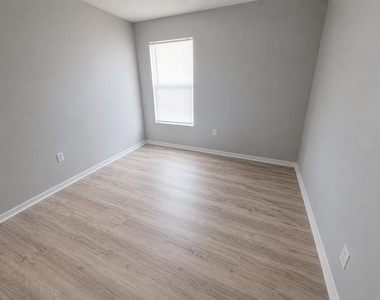 319 Alegriano Court - Photo Thumbnail 9