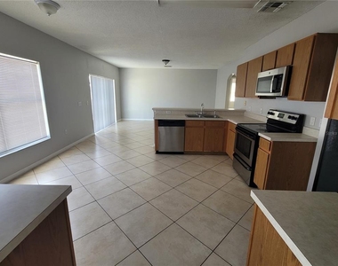 319 Alegriano Court - Photo Thumbnail 7