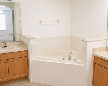 101 Bonito Way - Photo Thumbnail 14