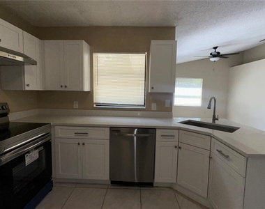 7107 Blair Drive - Photo Thumbnail 5