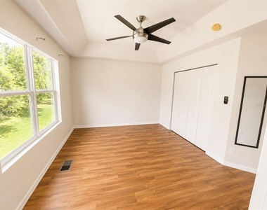 2256 Betsy Ross Lane - Photo Thumbnail 6