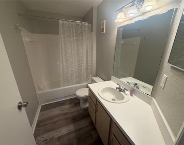 7210 Westpointe Boulevard - Photo Thumbnail 15