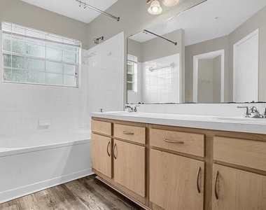 7210 Westpointe Boulevard - Photo Thumbnail 13
