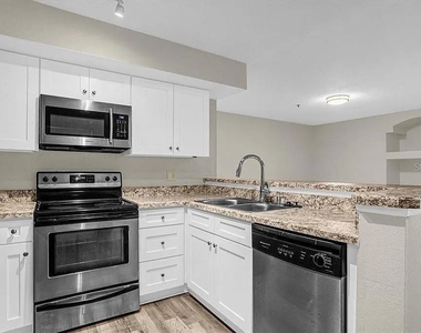 7210 Westpointe Boulevard - Photo Thumbnail 2